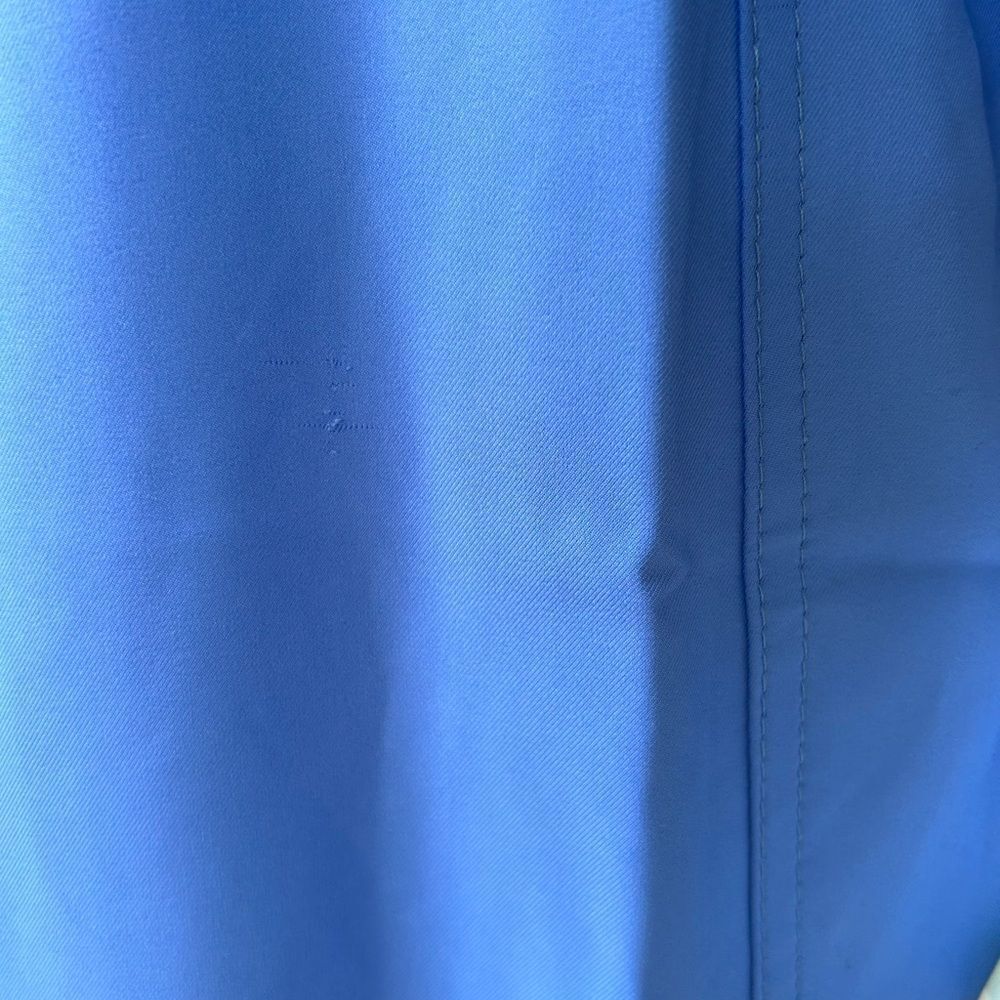 Med Coutoure Ceil Blue V-Neck Pocket Scrub Tee - Picture 2 of 4